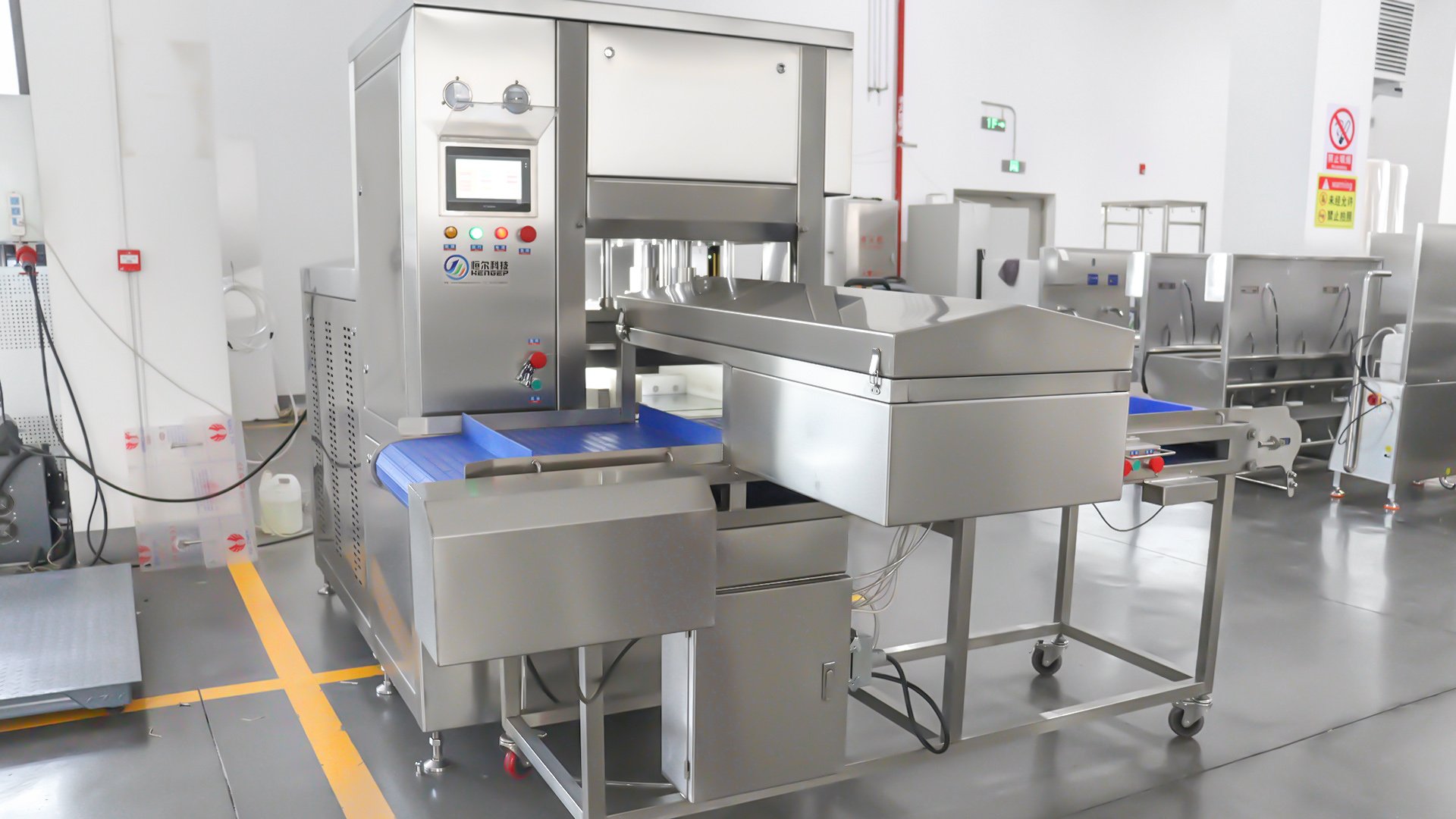 Применение мясопрессовочной машины Henger Global HE-3D на мясоперерабатывающем заводе.